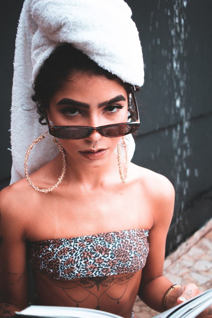 brunette,facial expression,fashion,girl,glamour,jewelry,lid,model,person,portrait,pretty,sexy,skinny,style,sunglasses,tattooed,wear,woman