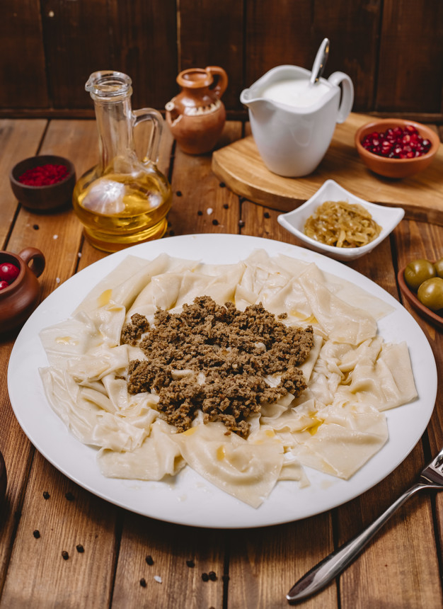 azerbaijani,khangal,minced,served,lamb,meat,leaves