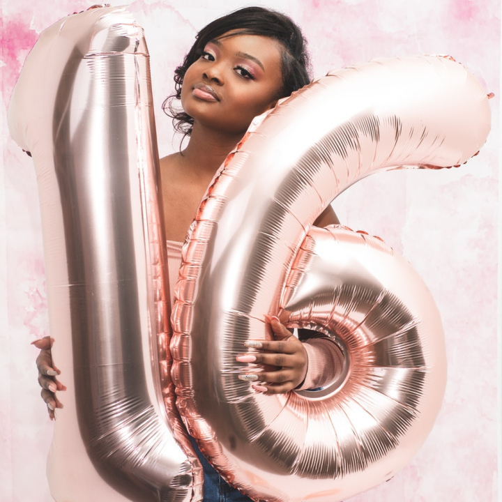 21st Birthday Pics | 21st birthday photoshoot, Number balloons photoshoot,  Birthday photoshoot