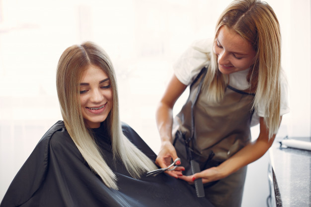 Free: Hairdresser cut hair her client in a hair salon Free Photo 