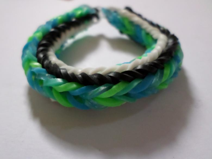Buy Loom Bracelets by hinkler at Online bookstore bookzoo.in — Bookzoo.in