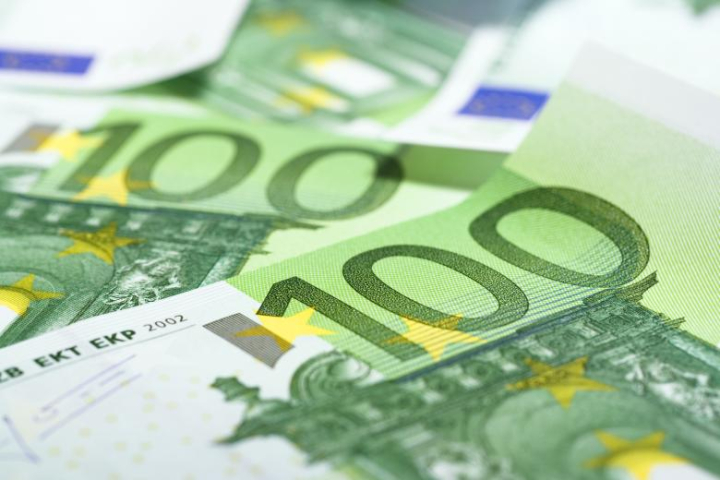 euro,money,background,closeup,photo,pay,nobody,many,economy,green,white,dream,red,business,income,100,success,stack,wealth,finance,stock,selling,banknote,bank,abundance,price,macro,economic,pink,shopping,monetary,currency,group,paper,payment,five,commerce,salary,note,large,banking,hundred,financial,europe,cash,bill,bank-note,payout,exchange,netstockvault