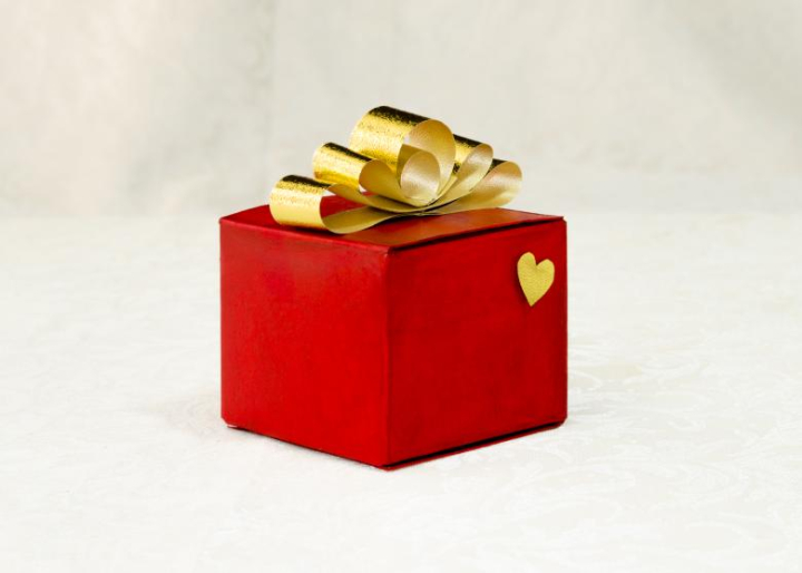 give,share,golden,small,netstockvault,gift,present,ribbon,bow,christmas,valentine,mother,love,red,heart,box