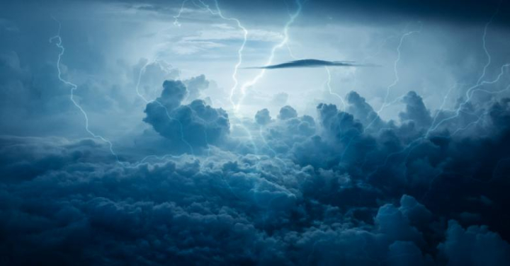 lightning,storm,weather,sky,thunder,strike,bolt,electricity,clouds,netstockvault