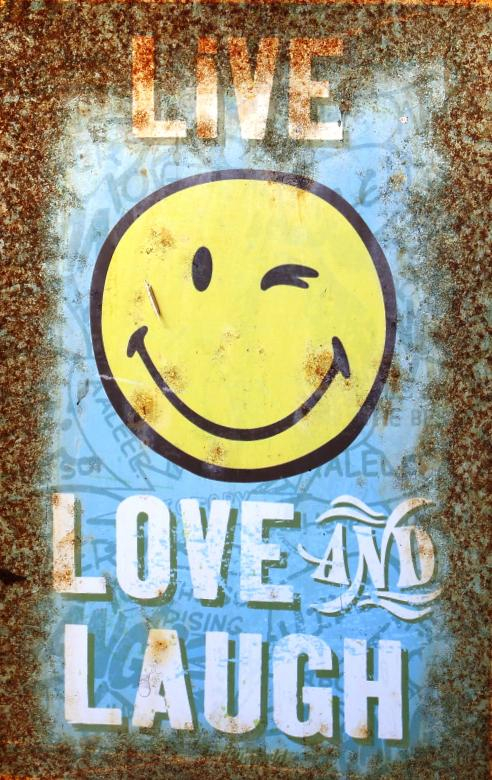 icon,smiley,emoji,face,happy,vintage,live,love,laugh,sign,board,metal,rust,rusty,weathered,worn,old,antique,netstockvault