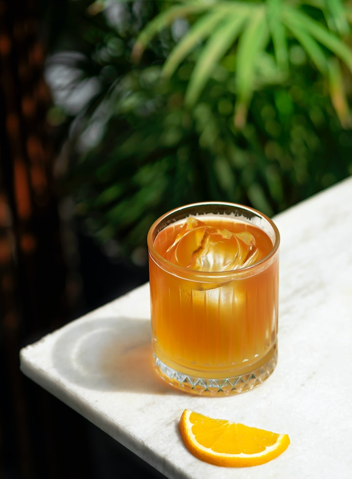 india,cocktail,scotch whisky,brown backgrounds,beverage,drink,juice,alcohol,beer,tea,glass,food images & pictures,pottery,beer glass,plant,free pictures,unsplash
