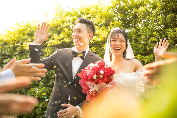youthful,heterosexual couple,nuptials,weddings,wedding,dress,dresses,bride,bridegroom,groom,happiness,celebrate,person,material,materials,asian,asiatic,ring,rings,two people,couple,congratulation,ling,wedding dress,tuxedo,dinner suit,human life,outside,veil,grinning,smiling,smilling,marriage,married,marry,marrying,wedding ring,pairing,engagement ring,well being,wellbeing,celebration,celecbration,bridal,lifestyle,celebration of family milestones,clear,anniversary,appearing in one's finest clothes,adoration,longing,sex,backlight,backlit,bouquet,bouquets,exciting,emotional,passionate,amour,betrothal,engagement,event,encounter,xframe