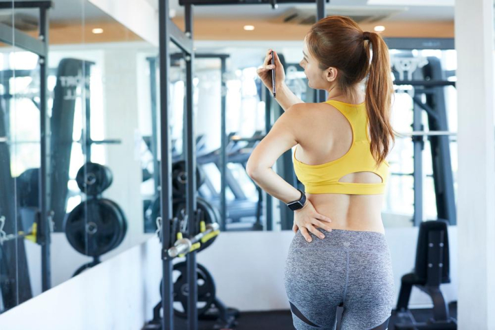 Why do we look fitter in gym mirrors? - Quora