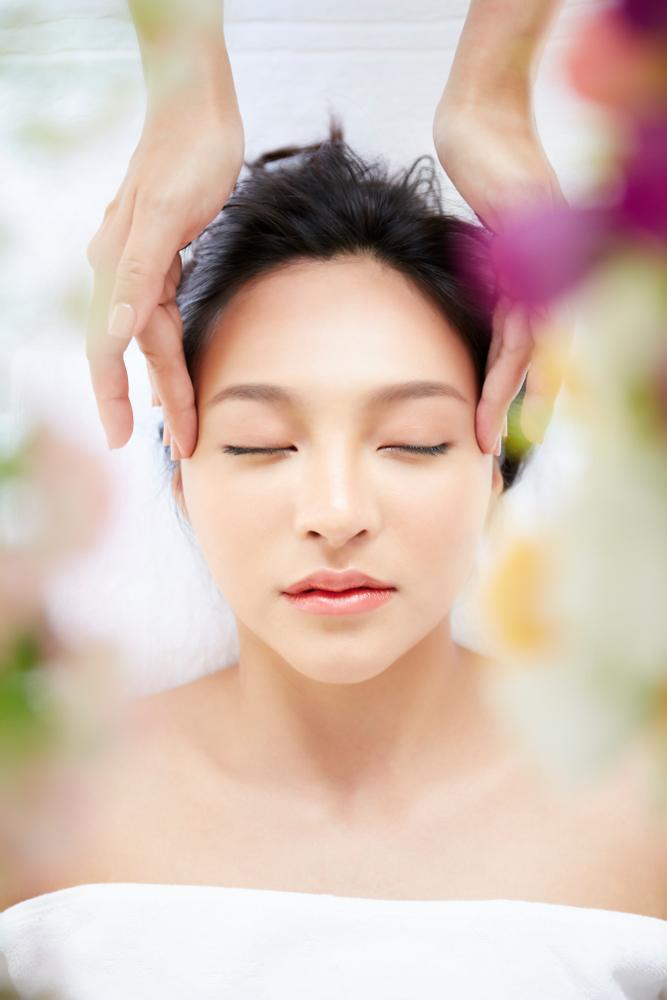 Free A Young Woman With Happy Face Is Lying Relax Enjoying Head Massage Inside A Spa Nohatcc 