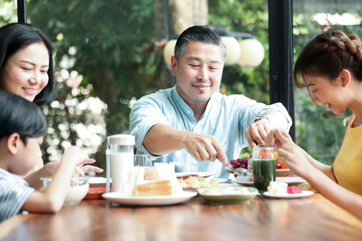 a-happy-family-is-having-healthy-breakfast-and-talking-together-at-the-table-nohat-free-for