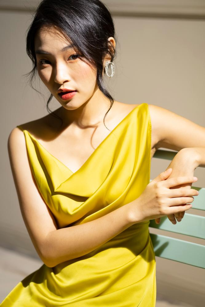 Sexy beauty woman pretty face tan skin wear yellow silk dress lo Stock  Photo by ©Iniraswork 150663244