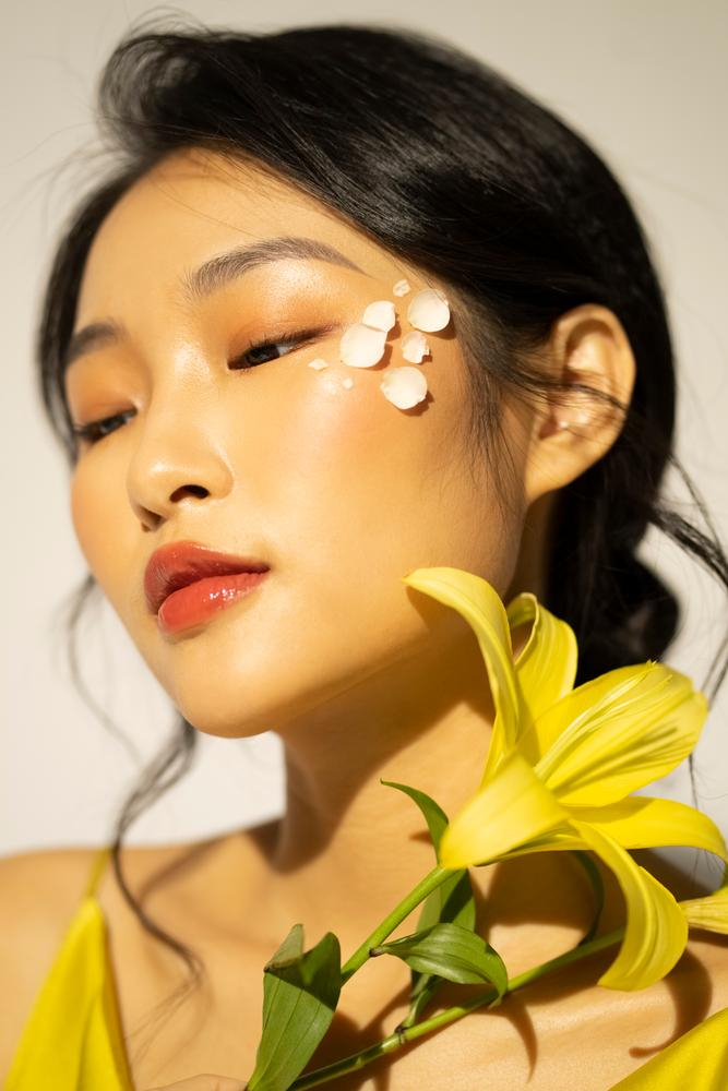 beauty,care,asian,closeup,concept,cosmetic,elegance,face,fashion,female,femininity,floral,flower,fresh,girl,glamour,hair,hairstyle,makeup,model,perfume,person,yellow,portrait,pretty,pure,skin,smile,spa,spring,summer,woman,young,charming,dreamy,hairdo,petal,light,magnificent,relax,bloom,sexy,glance,lily,tender,aroma,enjoy,leaf,adorable,20s,xframe