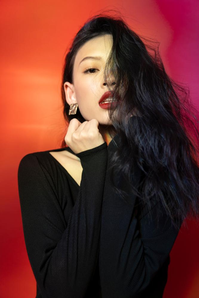 women,woman,young,asian,one,1,person,people,20s,girl,beauty,beautiful,red,background,looking at camera,light,sexy,mysterious,black,cutout top,artistic,fashion,sensuality,elegant,feminity,shiny,glamour,studio,models,indoor,cool,portrait,texture,refraction,illumination,glory,fashionable,outfit,accessories,makeup,cosmetics,lipstick,perfume,holographic,bright,cosmetology,front,hairdo,charming,hide,xframe