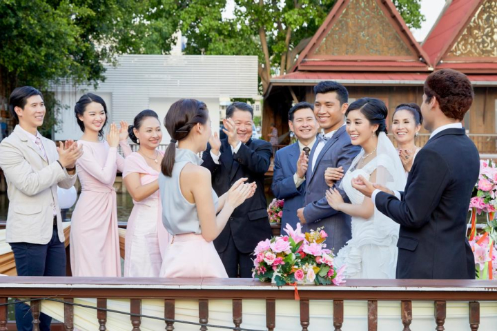 guests,clapping,happy,newlyweds,outdoors,wedding,thai,thailand,blessing,celebration,marriage,bride,groom,married,jasmine,floral,flower,bloom,garland,arrangement,bridal,ceremony,guest,asia,asian,congratulation,romantic,wedding reception,garden wedding,wedding dress,suit,veil,congratulations,party,happiness,garden,restaurant,setting,smile,outdoor,life event,joyful,delightful,family,relatives,woman,female,women,man,men,male,aunt,couple,decoration,wife,husband,dress,beautiful,elegant,elegance,together,xframe